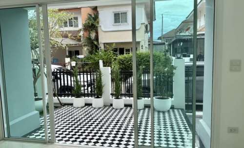 บ้านเดี่ยว renovateใหม่ 50.20ตรว. ลาดพร้าว101แยก42 ใกล้รถไฟฟ้า