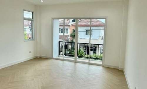 บ้านเดี่ยว renovateใหม่ 50.20ตรว. ลาดพร้าว101แยก42 ใกล้รถไฟฟ้า